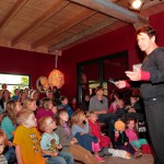 Herr Kotte stimmt das Publikum ein