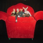 Theater Maskotte: Rote Bremercouch